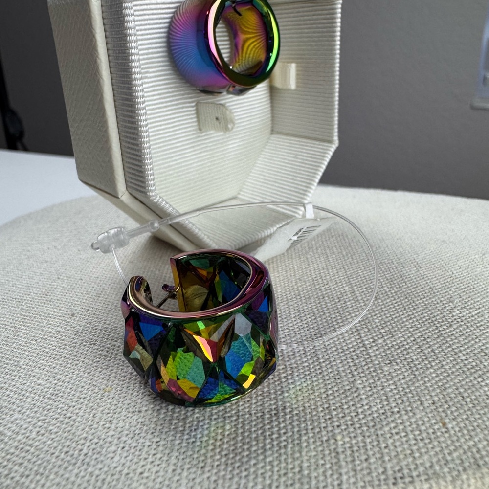 Swarovski Crystal Curiosa Hoop Earrings Multicolor Sparkly Shiny 5599880 NWT - Picture 7 of 11